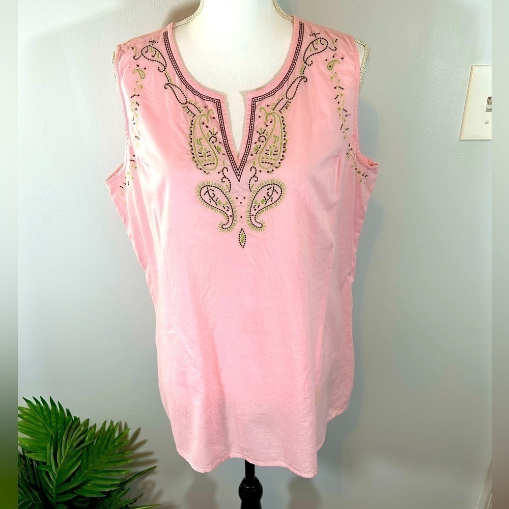MOSSIMO sleeveless V neck blouse size XL
